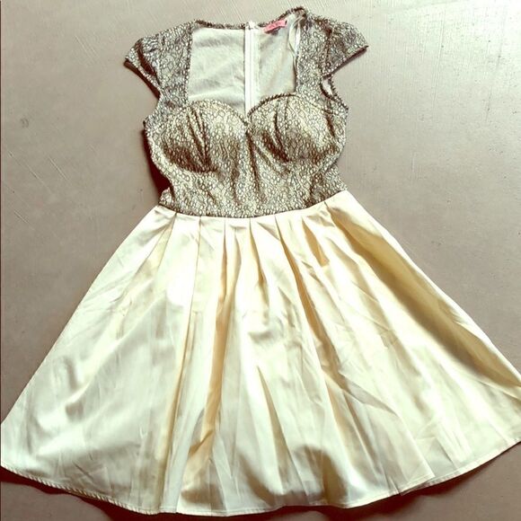Chi Chi London Formal Dress Cap sleeve lace - Picture 1 of 8